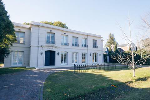 Casa de 4 dormitorios | Urdapilleta Propiedades