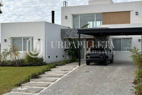 Casa de 2 dormitorios | Urdapilleta Propiedades