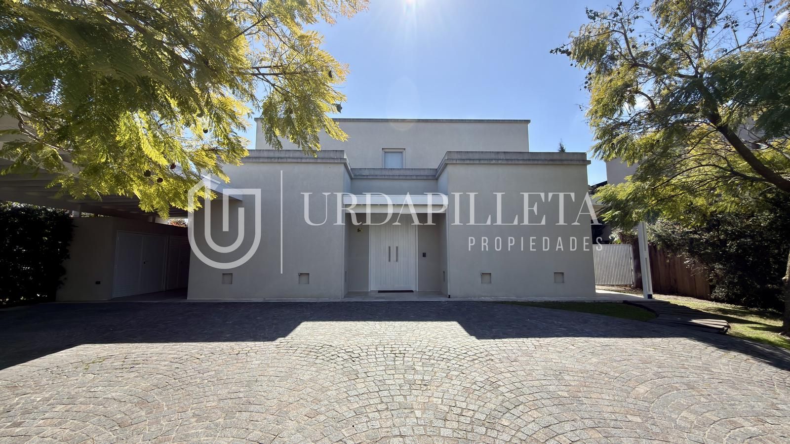 Casa de 4 dormitorios | Urdapilleta Propiedades